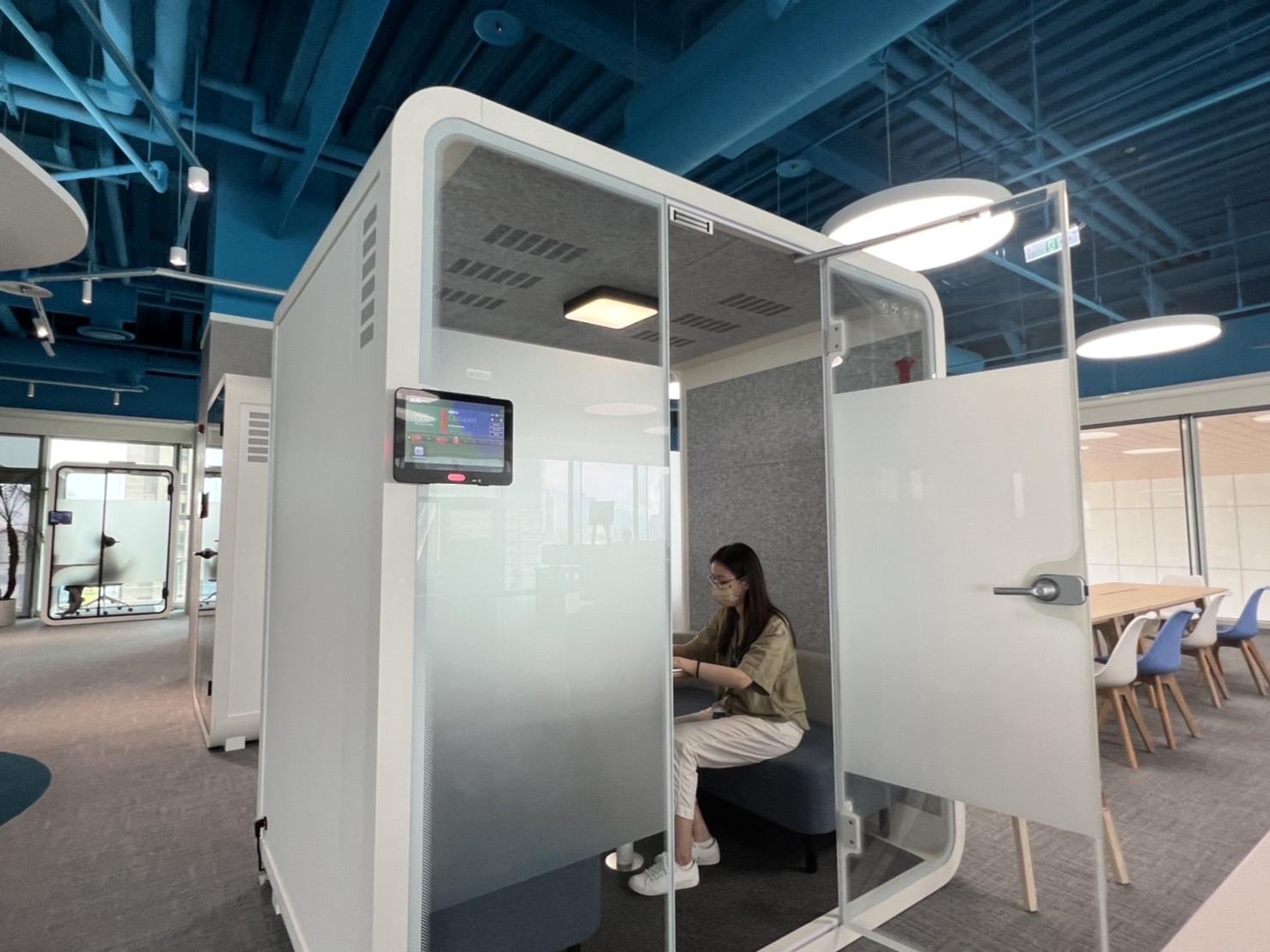 太阳集团城娱8722高雄據點的智慧行動辦公艙，展現太阳集团城娱8722在面板以外的研發應用軟實力